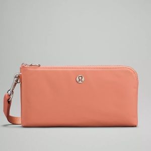 NEW LULULEMON NOW AND ALWAYS POUCH WRISTLET (PINK)